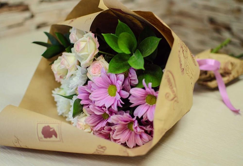 Букет улыбка в Тюмени Букет цветов из: Розы и Хризантемы в Тюмени