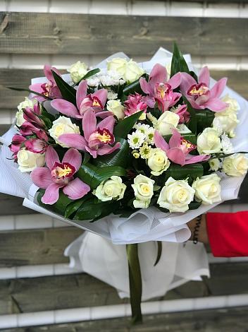 Букет цветов из: Розы и Хризантемы в Тюмени