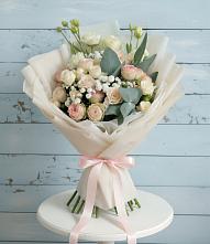 Букет Сказочное воображение в Тюмени Букет цветов из:  Розы и Лизиантусы в Тюмени