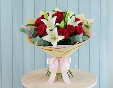 Букет Элегантная гармония в Тюмени Букет цветов из:  Лилии и Розы в Тюмени