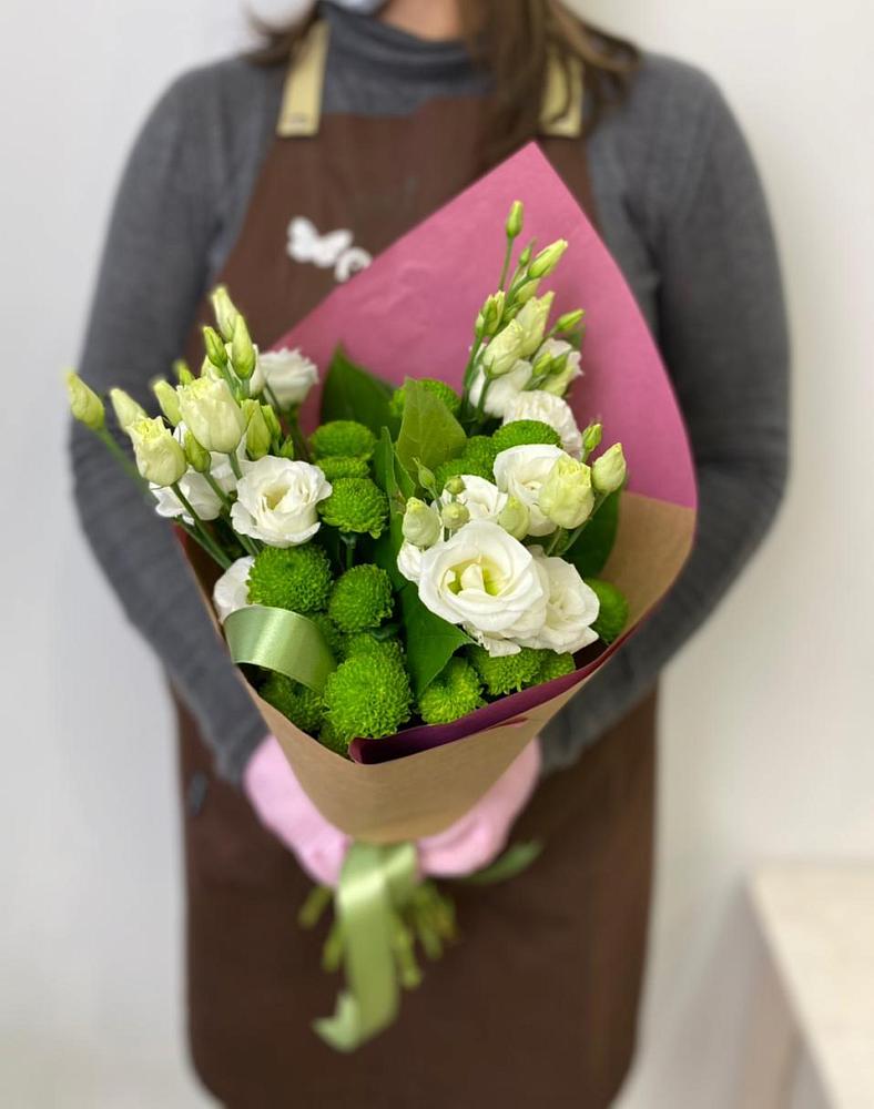 Букет морозный день в Тюмени Букет цветов из: Хризантемы и Лизиантусы в Тюмени