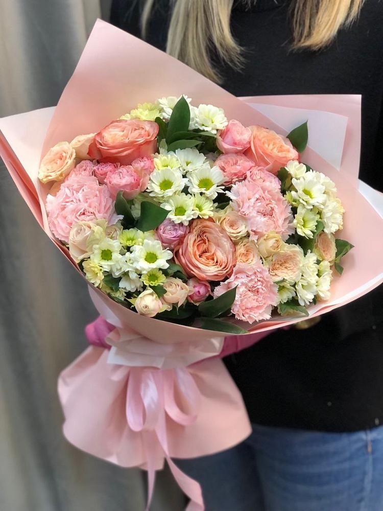 Букет нежные объятья в Тюмени Букет цветов из: Гвоздики, Розы и Хризантемы в Тюмени