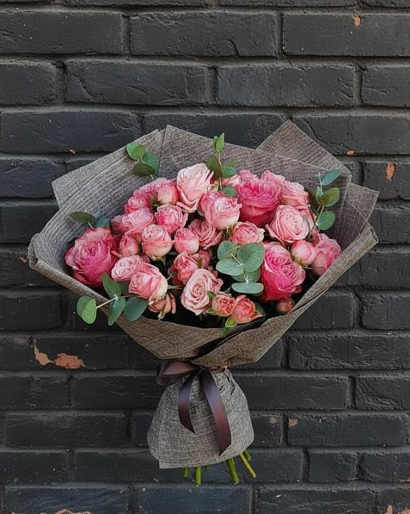 Букет розы в пальмах в Тюмени Букет цветов из: Розы в Тюмени