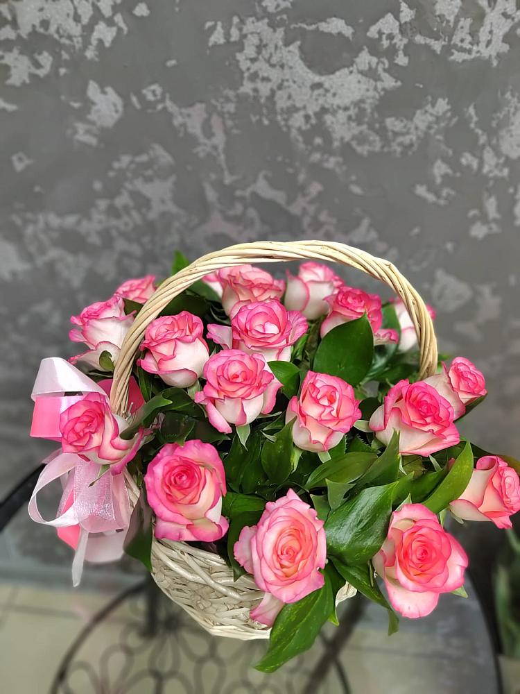 Цветочная композиция из Розы в корзине в Тюмени
