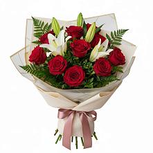 Букет высокая поэзия в Тюмени Букет цветов из:  Лилии и Розы в Тюмени