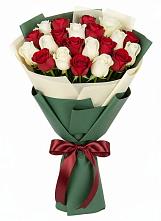 Микс из красных и белых роз в Тюмени Букет Микс из красных и белых роз в Тюмени