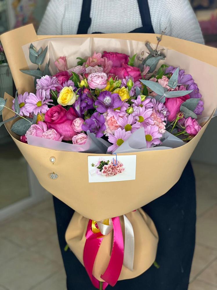 Букет вдохновленный любовью в Тюмени Букет цветов из: Хризантемы, Гвоздики и Альстромерии в Тюмени