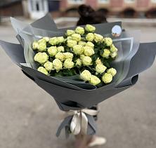 Букет Белые кустовые розы Солинеро в Тюмени