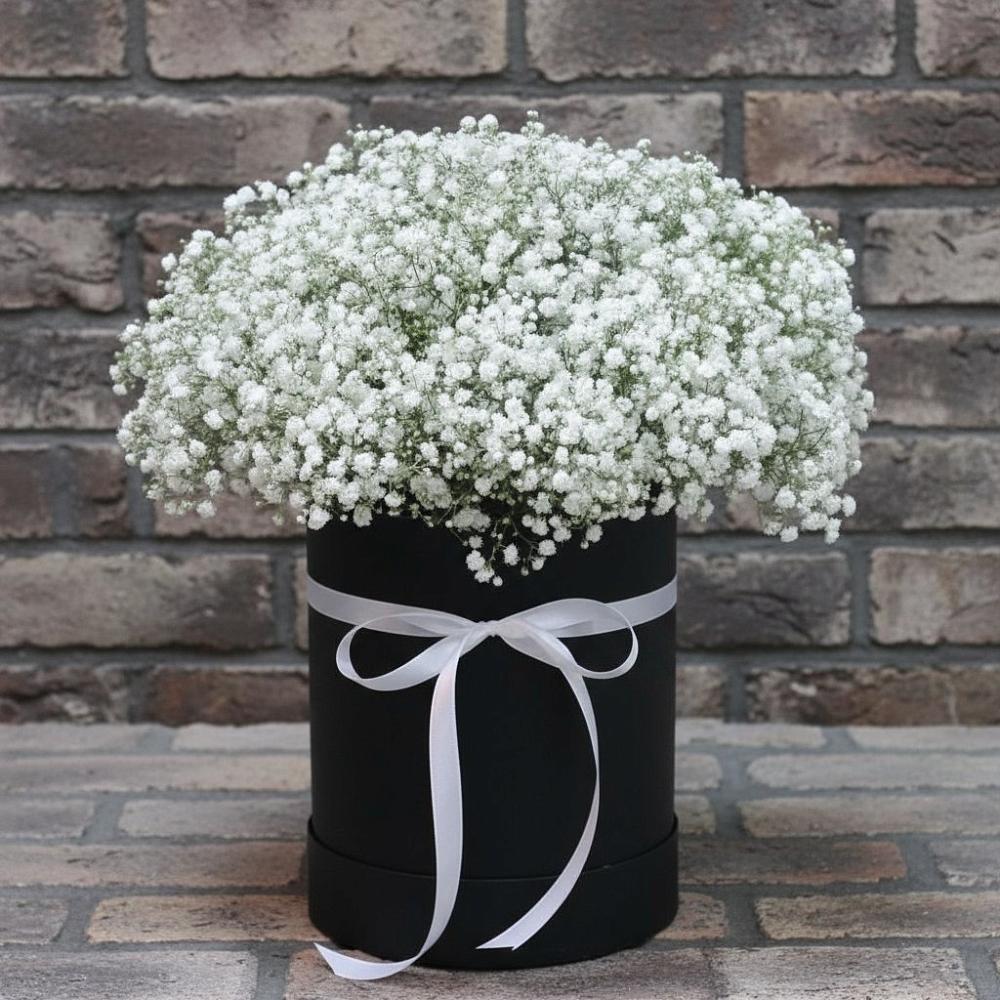 Композиция коробка гипсофил в Тюмени Цветочная композиция из Гипсофила в шляпной коробке в Тюмени