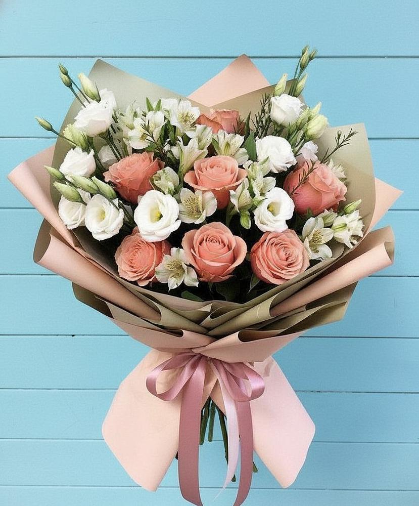 Букет олимп в Тюмени Букет цветов из: Розы, Альстромерии и Лизиантусы в Тюмени