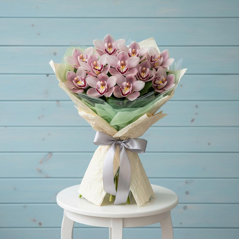 Букет 11 орхидей в Тюмени Букет цветов из: Орхидеи и Розы в Тюмени
