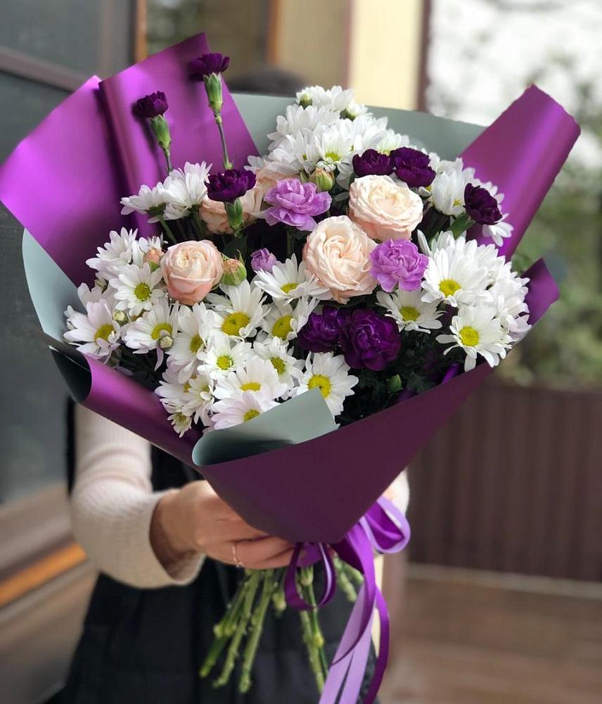 Букет фиолетовый сад в Тюмени Букет цветов из: Хризантемы, Гвоздики и Розы в Тюмени