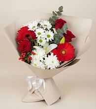 Букет поцелуй лета в Тюмени Букет цветов из:  Розы, Хризантемы, Герберы и Лилии в Тюмени