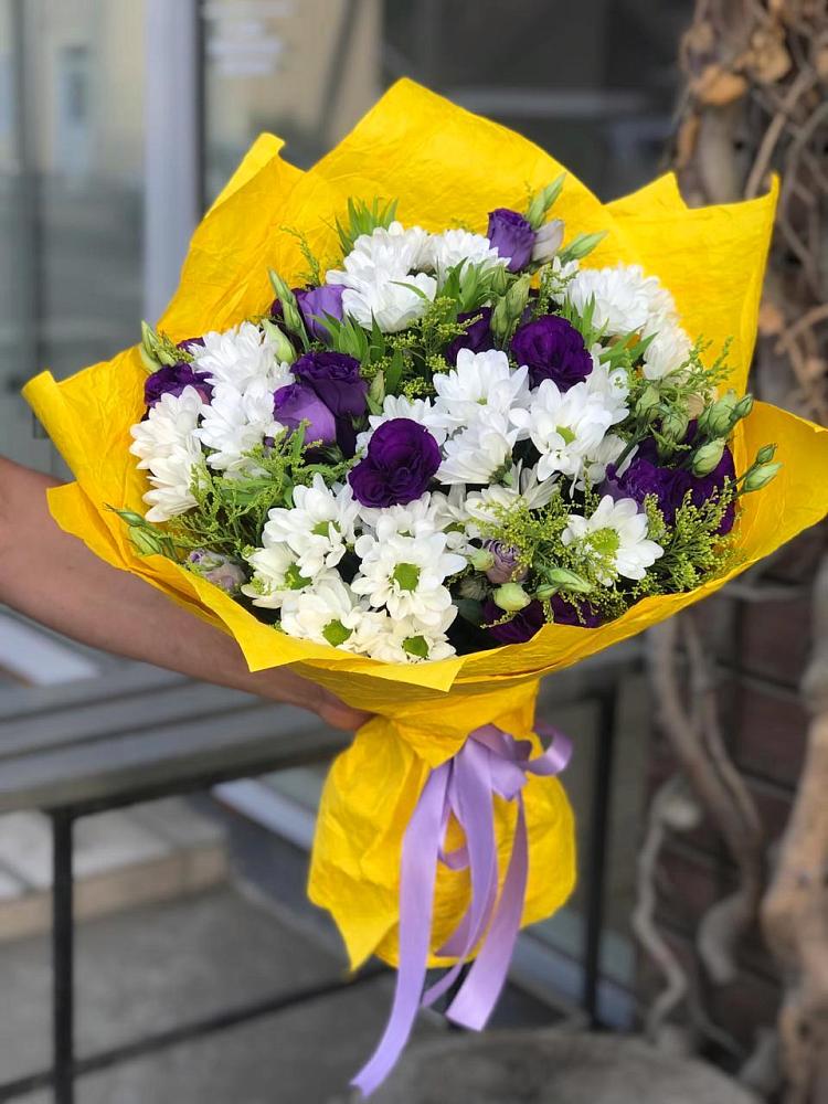 Букет облака в Тюмени Букет цветов из: Ирисы, Хризантемы и Ромашки в Тюмени