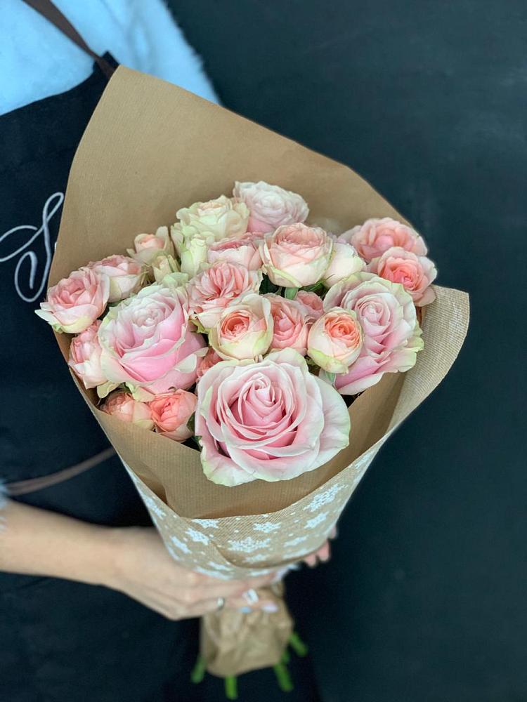 Букет ванильный зефир в Тюмени Букет цветов из: Хризантемы и Розы в Тюмени