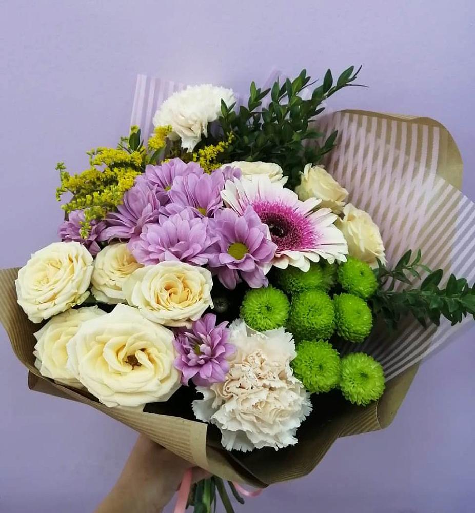 Букет магия в Тюмени Букет цветов из: Хризантемы, Розы, Гвоздики и Герберы в Тюмени