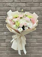 Букет Трепет мечты в Тюмени Букет цветов из:  Гвоздики, Розы, Лизиантусы и Хризантемы в Тюмени