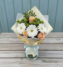 Букет герберы и розы в Тюмени Букет цветов из:  Герберы, Розы и Хризантемы в Тюмени