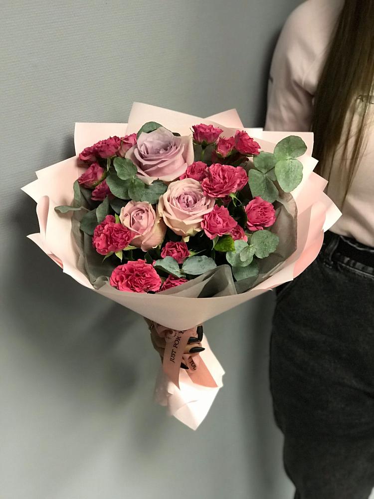 Букет восхищение в Тюмени Букет цветов из: Гвоздики и Розы в Тюмени