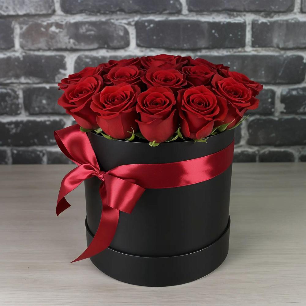 Композиция исключительность в Тюмени Цветочная композиция из Розы в шляпной коробке в Тюмени