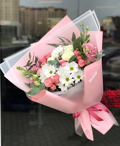 Букет цветов из: Розы, Лизиантусы и Хризантемы в Тюмени