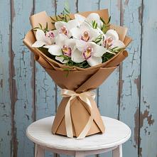 Букет Белые орхидеи в Тюмени Букет цветов из:  Орхидеи и Розы в Тюмени