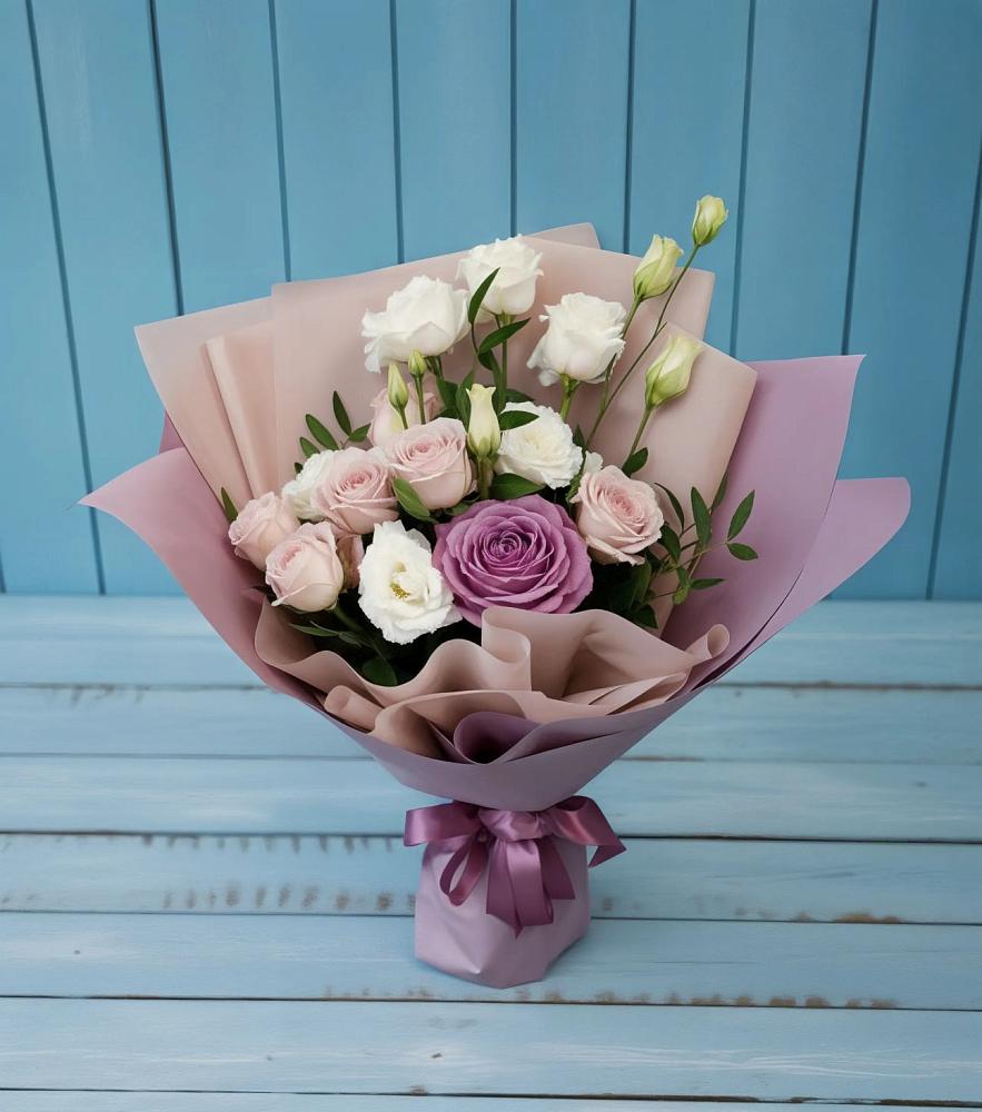 Букет Легкое дыхание в Тюмени Букет цветов из: Розы и Лизиантусы в Тюмени