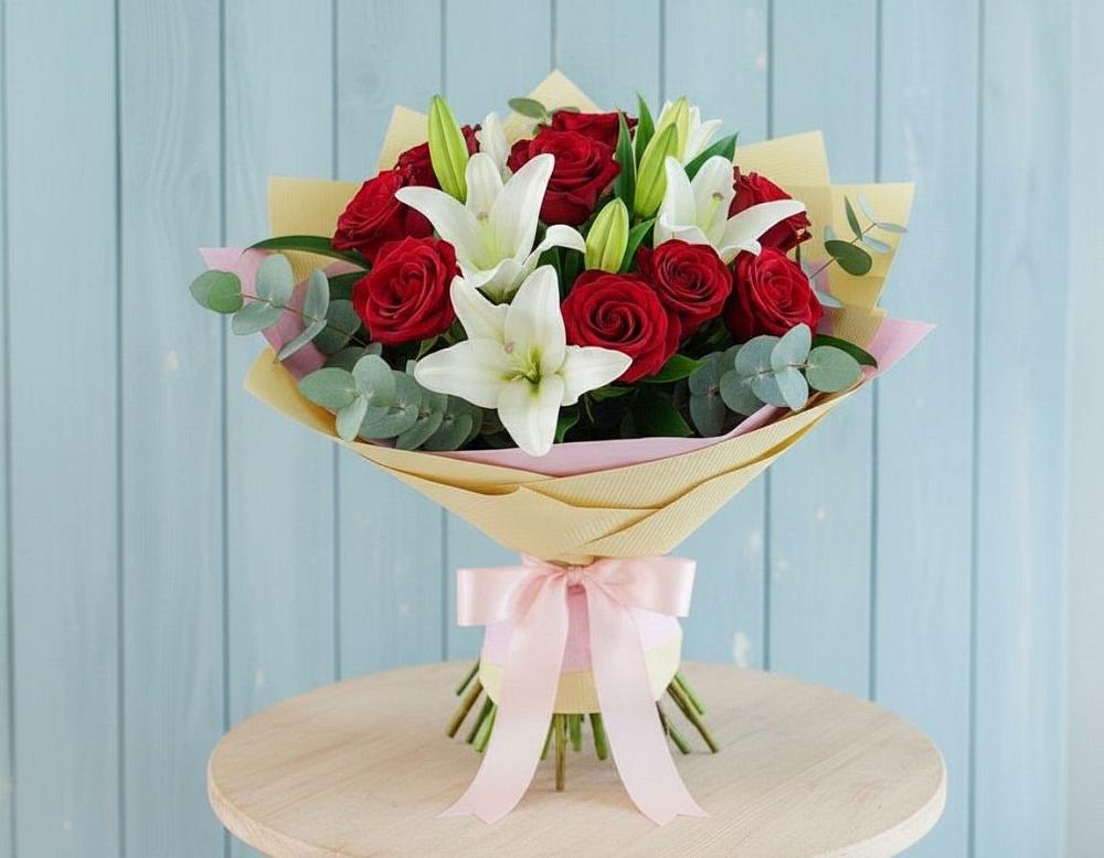 Букет Элегантная гармония в Тюмени Букет цветов из: Лилии и Розы в Тюмени